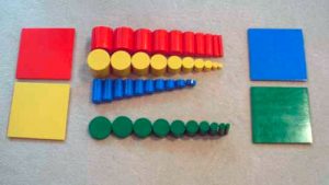 Regelschulkinder mit Montessorimaterial fördern