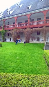 Kindergeburtstag in Innsbruck auf Schloss Ambras feiern