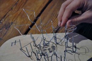 Weihnachtsdeko aus Alteisen von feinrost: Tannenbaum aus Draht