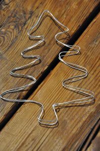 Weihnachtsdeko aus Alteisen von feinrost: Tannenbaum aus Draht