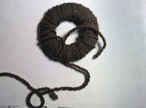 Ostderdeko aus Pompons: Pompon Küken basteln, Osterhasen und mehr lustige Ideen für Ostern mit Kindern