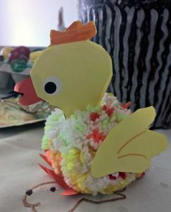 Ostderdeko aus Pompons: Pompon Küken basteln, Osterhasen und mehr lustige Ideen für Ostern mit Kindern