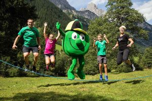 Outdoor Bewegungsspiele: Manni Pranger & TIROLI zeigen wie es geht