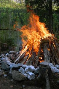 Zeit für Dich allein: Warum Dir eine Schwitzhütte helfen kann