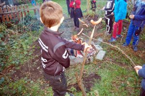 Herbst mit Kindern: Spielen und sammeln im Zauberwald