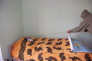 Dekoration im Kinderzimmer mit Wandaufkleber: Schritt-für-Schritt-Anleitung