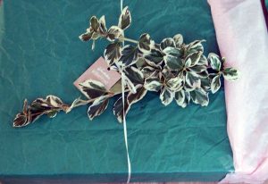 Geschenke verpacken in Altpapier - mit Anhängern und Fotogeschenken von sendmoments