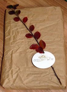 Geschenke verpacken in Altpapier - mit Anhängern und Fotogeschenken von sendmoments