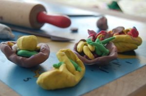 Ideen und einfache Beschäftigungen für Kinder bei Langeweile