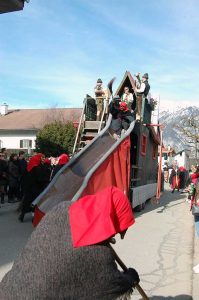 Fasching in Tirol: Vampeler Reiten in Axams