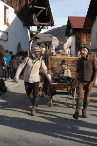 Fasching in Tirol: Vampeler Reiten in Axams