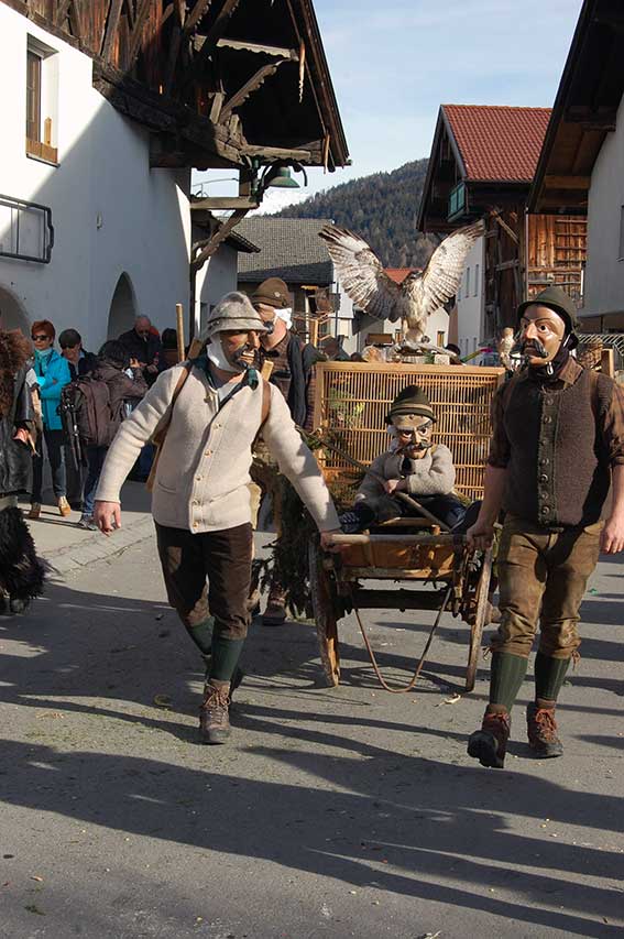 Fasching in Tirol: Vampeler Reiten in Axams