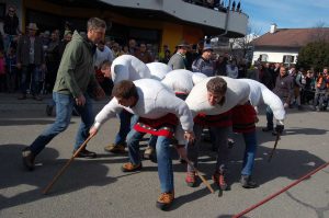 Fasching in Tirol: Vampeler Reiten in Axams