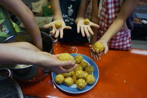 Kochen mit Kindern: Rezept Karottenknödel selbermachen