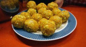 Kochen mit Kindern: Rezept Karottenknödel selbermachen