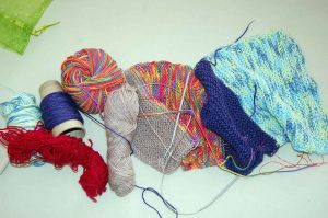 Schal aus Wollresten stricken