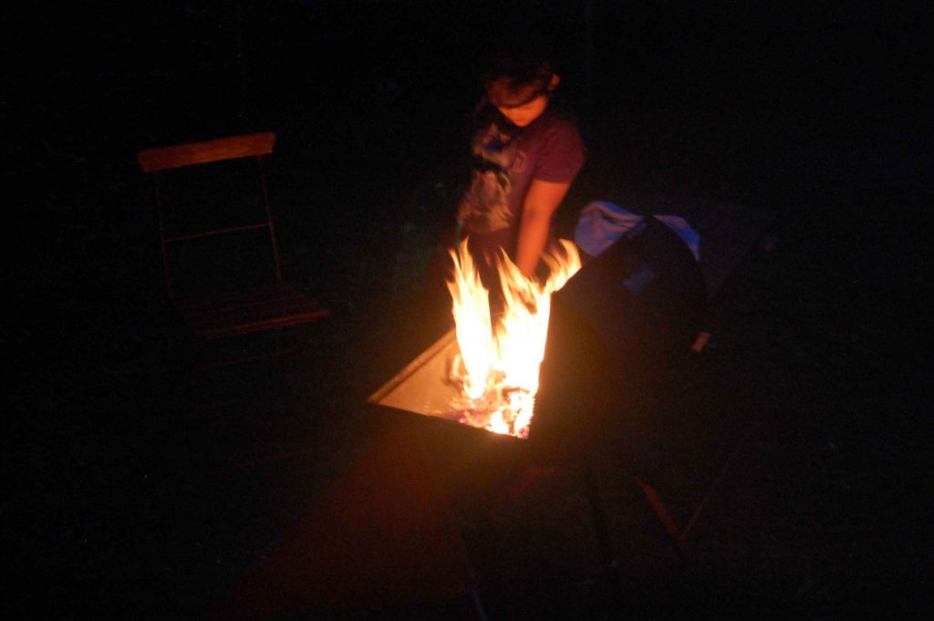 Räuchern für Familien mit kleinen Kindern am Lagerfeuer