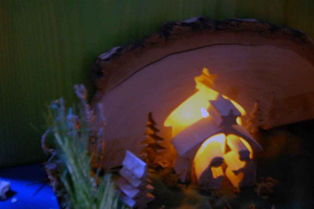 Wintersonnenwende und Weihnachten im Wald und zuhause
