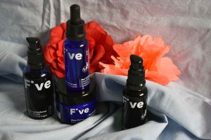 Selfcare-Ritual mit Gesichtsmassage