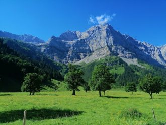 wandern im karwendelgebirge am Ahornboden