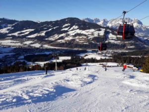 Skifahren mit Teenagern in Tirol