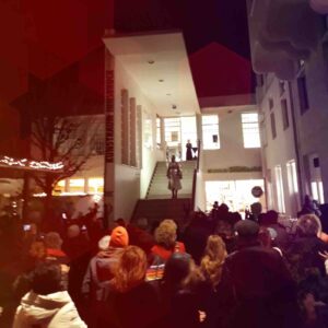 Mit freundinnen zum feministischen Kampftag