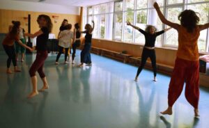 5 Rhythmen: Tanz eine Welle am Sonntag