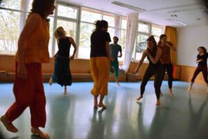 5 Rhythmen: Tanz eine Welle am Sonntag