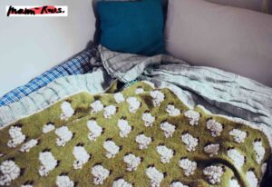 Ein guter Schlaf für Mütter in einem frisch gemachten Bett